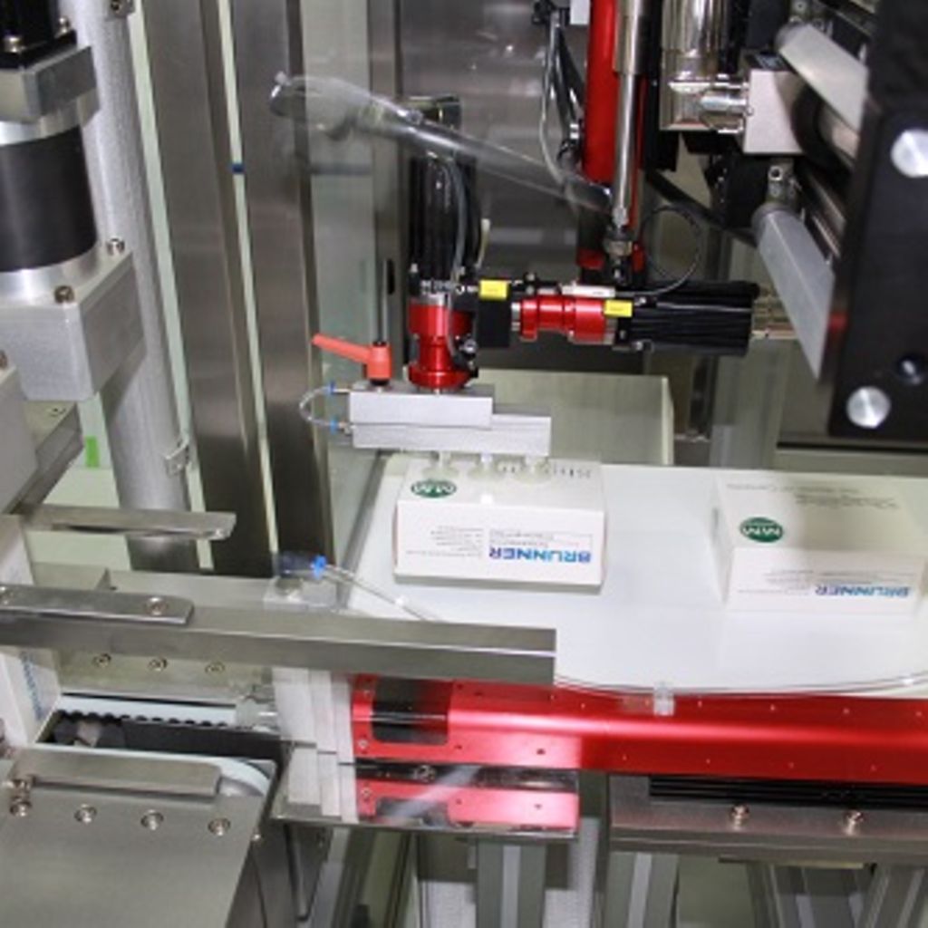 Box handling solution in small footprint