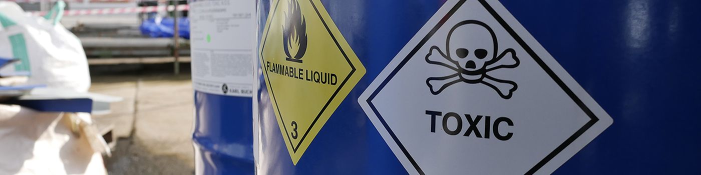 Liquide inflammable, gaz inflammable, gaz toxique, gaz empoisonné.