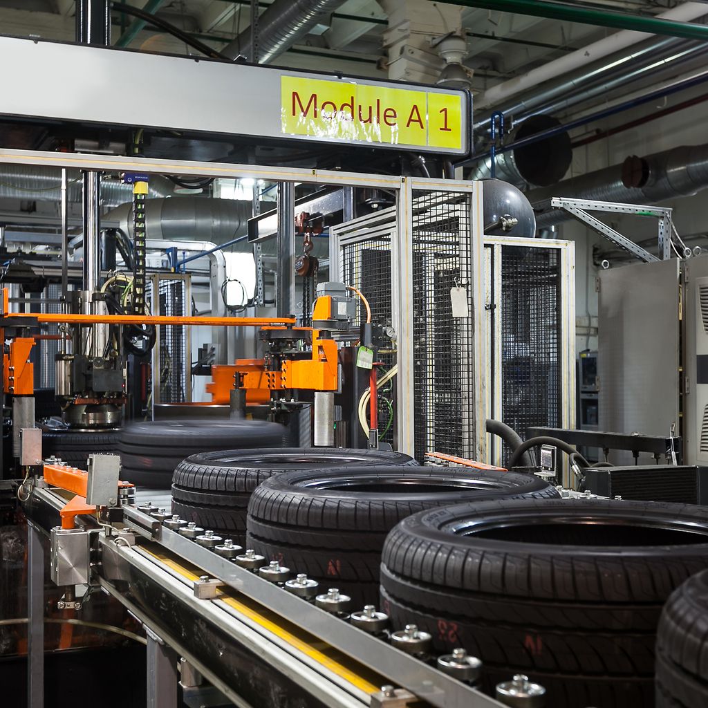 Tire manufacturing assembly line