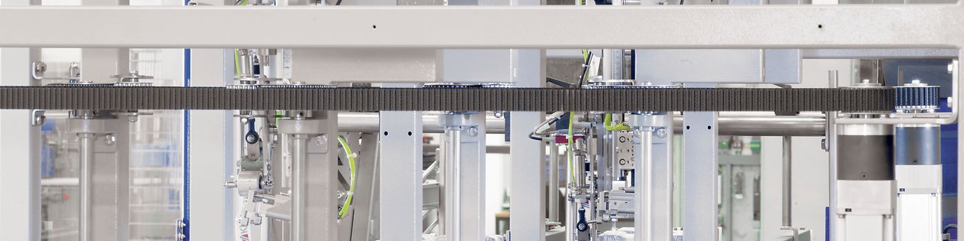 Drink production conveyor belt