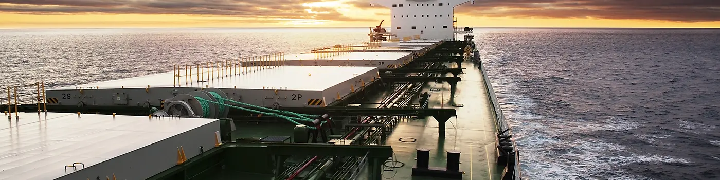 Pont d’un grand navire en mer