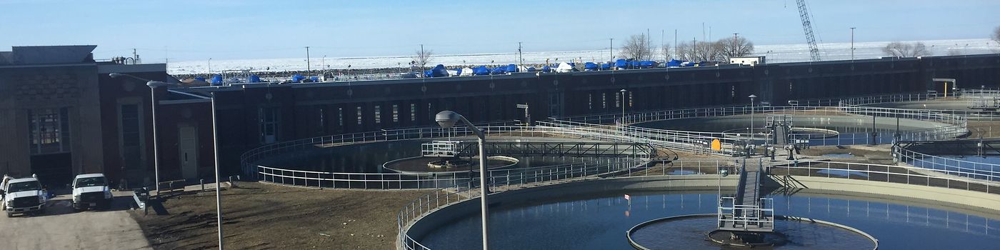 Außentanks in einer Wasseraufbereitungsanlage